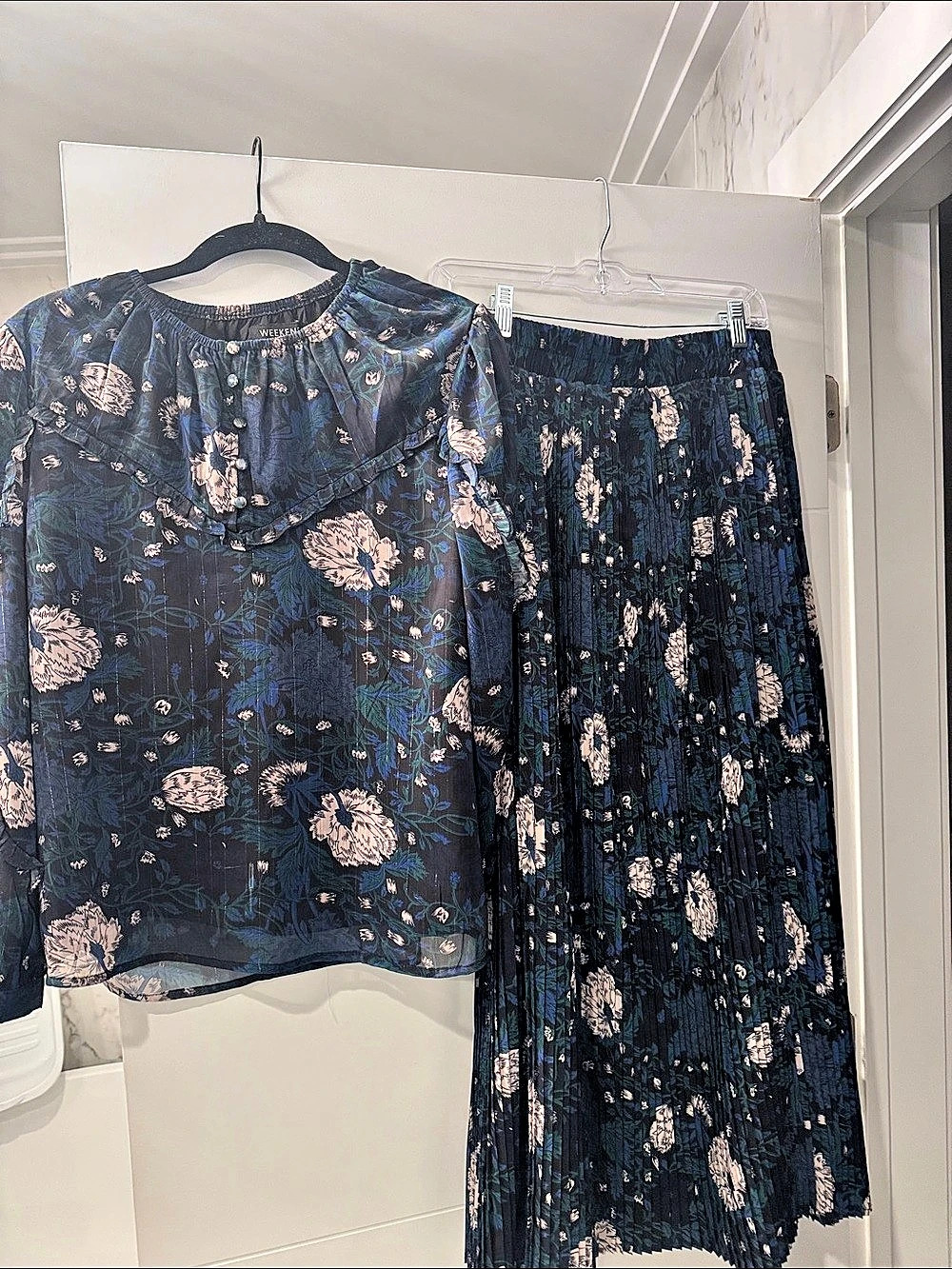 Weekend Floral Pleated Maxi Skirt Set in Blue & Black Size Medium